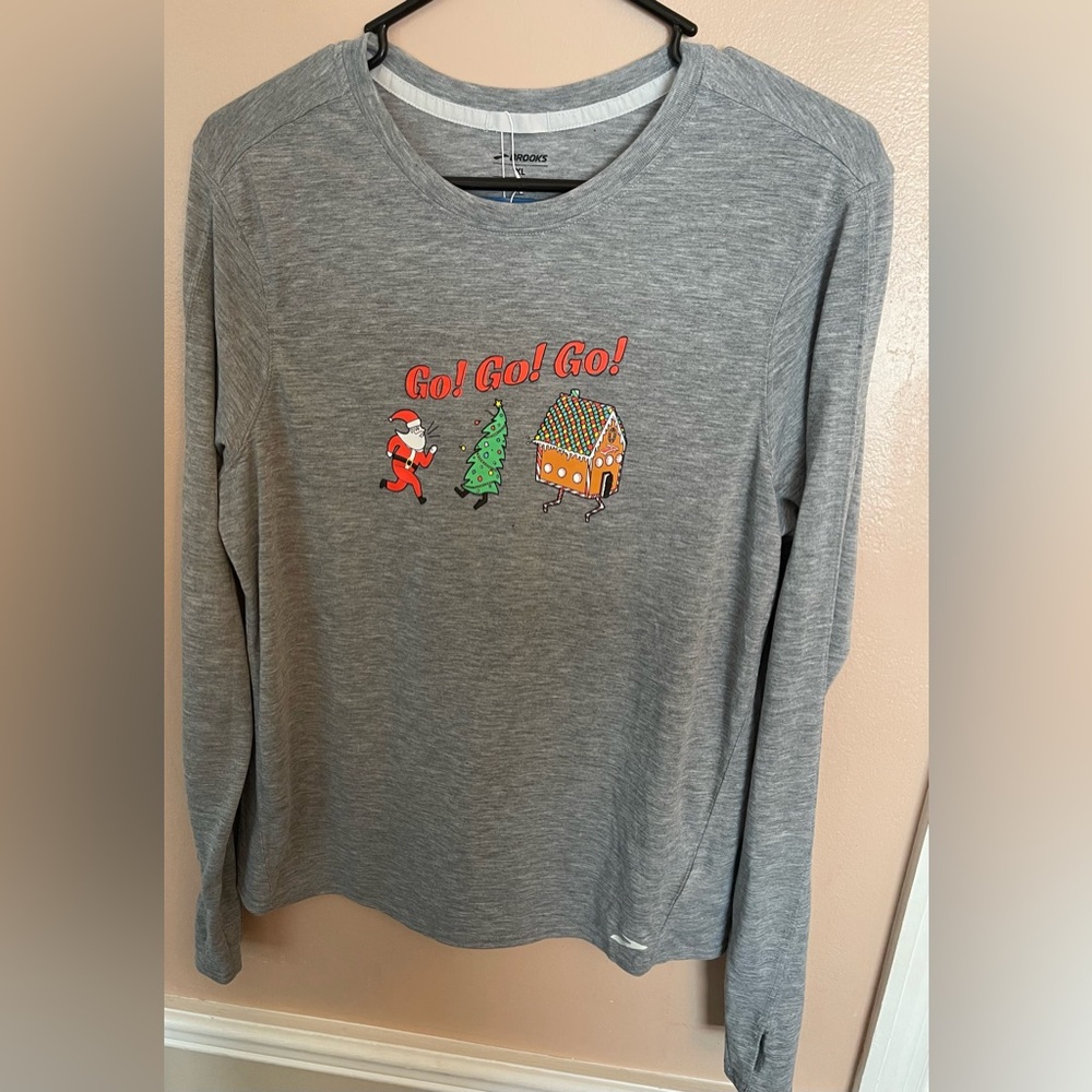 Brooks Shirt Men’s XL Heather Ash Grey Run Happy Christmas Long Sleeve Sport Tee